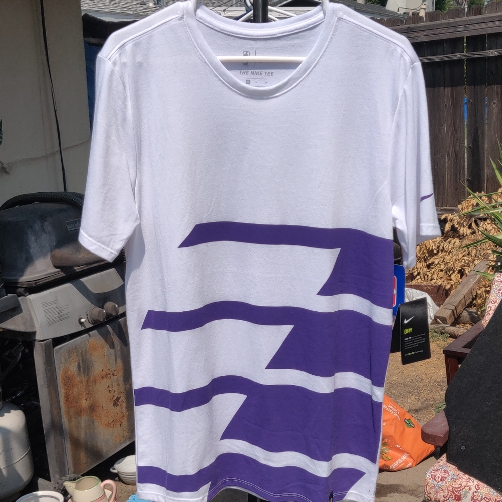 Nike tee